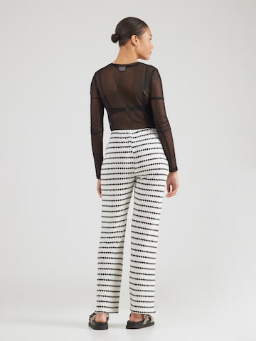 ONLY Szabványos Nadrág 'ONLEVA' - fehér