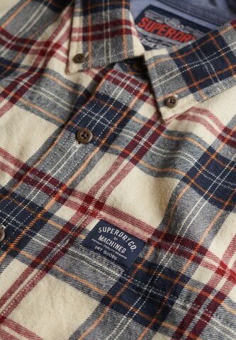 Coupe regular Chemise Superdry en beige
