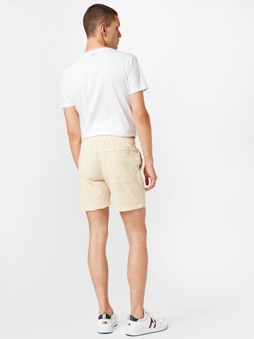 Cotton On Regular Shorts in Gelb