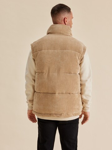 DAN FOX APPAREL Weste 'Taha ' in Beige