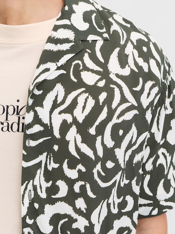 JJ Rebel Классический крой Рубашка 'JREBBLOSSOM' в Зеленый