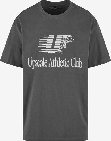 MT Upscale T-Shirt 'Athletic Club' in Grau: predná strana