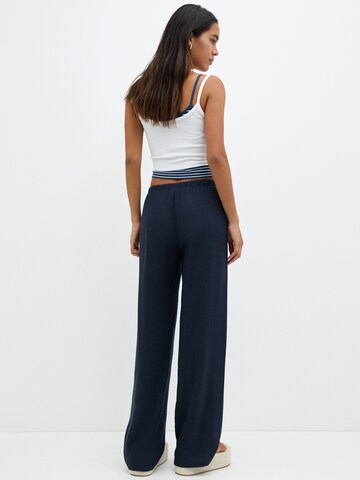 Pull&Bear Široký strih Nohavice - Modrá