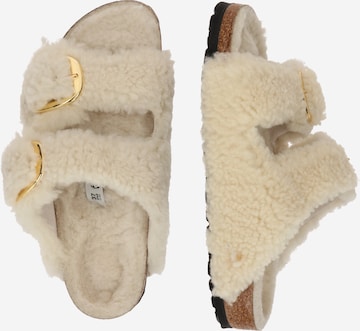 BIRKENSTOCK - Sapato aberto em branco