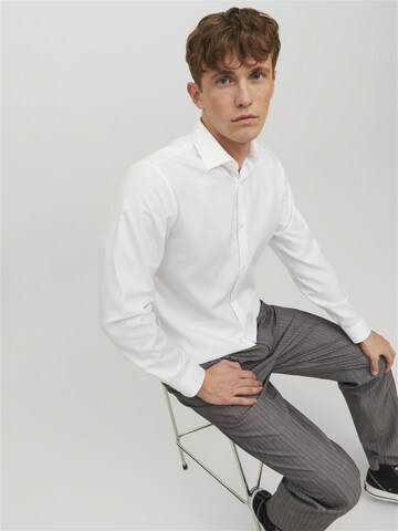 JACK & JONES - Ajuste confortable Camisa 'PARKER' en blanco