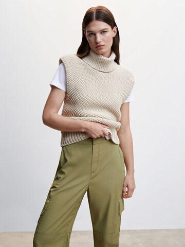 Effilé Pantalon cargo 'Oli' MANGO en vert