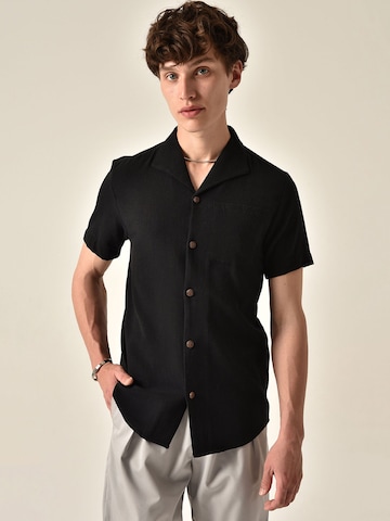 Antioch Shirt in Schwarz: Vorderseite