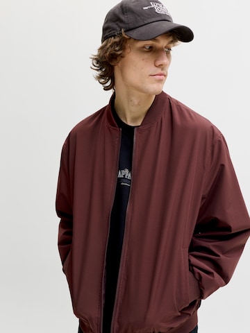 JACK & JONES Демисезонная куртка 'JJECharge' в Коричневый