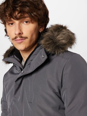 Superdry Prehodna jakna 'Everest' | siva barva