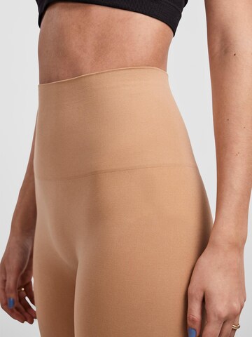 Slimfit Pantaloni modellanti 'IMAGINE' di PIECES in beige