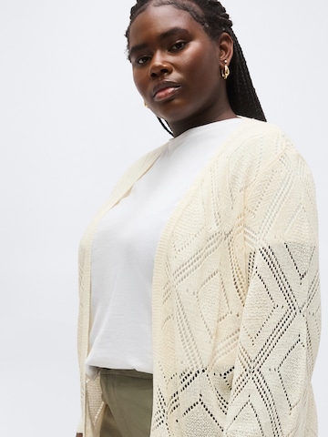 ONLY Carmakoma Neuletakki 'CARPAMELA' värissä beige