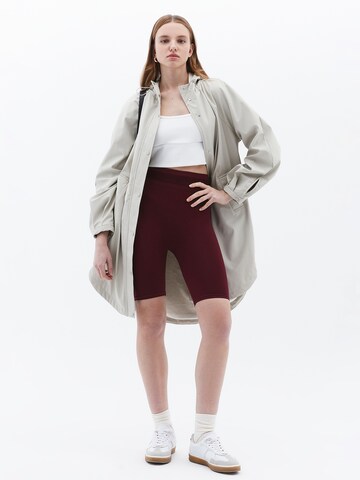 OXXO Skinny Shorts in Lila