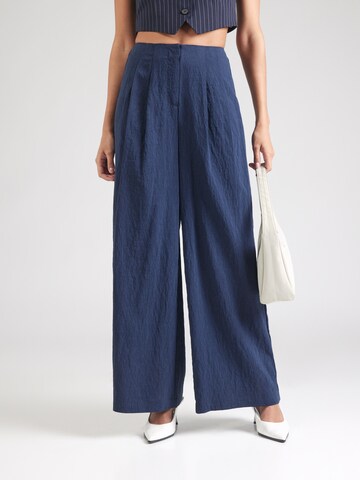 VERO MODA Wide leg Pleat-front trousers 'VMFEA' in Blue: front