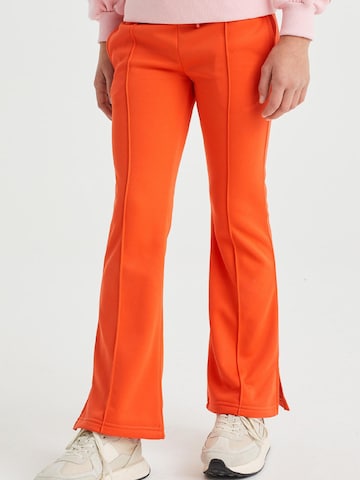 WE Fashion Flared Trousers in Red