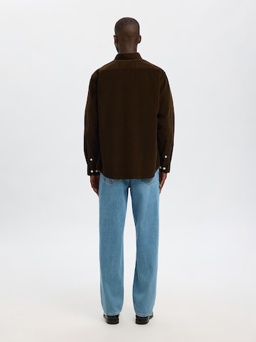 SELECTED - Ajuste regular Camisa 'SLHDANNI' en marrón