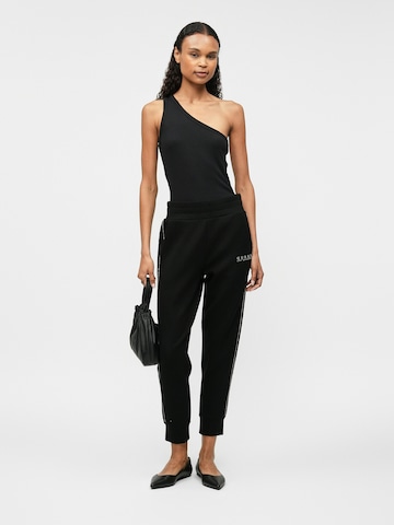 GUESS Tapered Hose 'VICTOIRE' in Schwarz