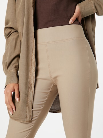 Freequent Slimfit Spodnie w kolorze beżowy