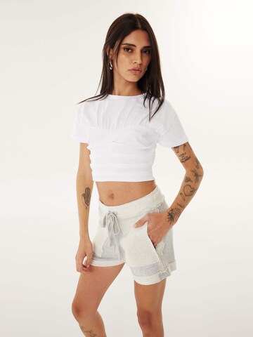 Twist T-Shirt in Beige