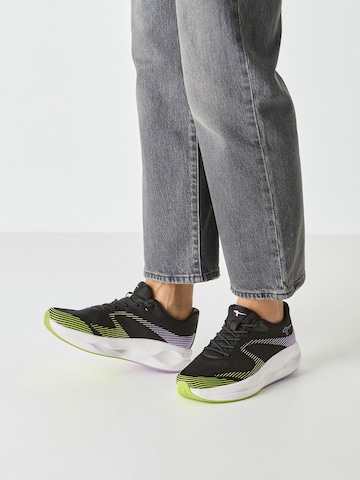 Baskets basses Tamaris en noir : devant