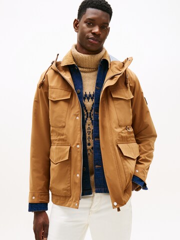 TOMMY HILFIGER Φθινοπωρινό και ανοιξιάτικο μπουφάν σε καφέ: μπροστά