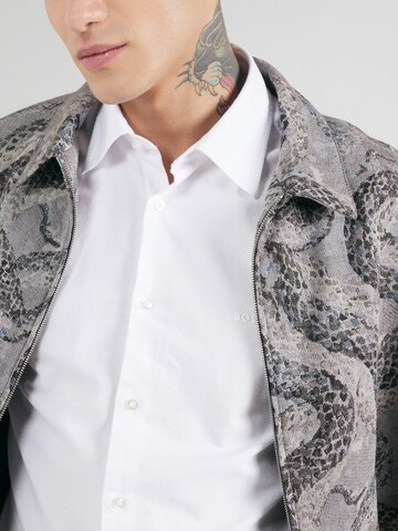 Coupe regular Chemise 'Rash' BOSS en blanc