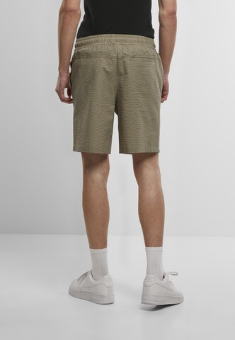 Regular Pantalon Urban Classics en vert