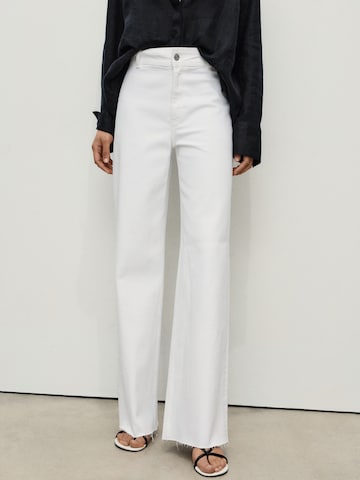 Wide leg Jeans 'CATHERIN' de la MANGO pe alb: față