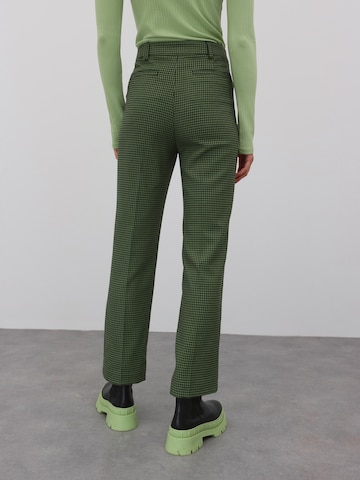 EDITED Normalny krój Spodnie 'Reina' w kolorze zielony