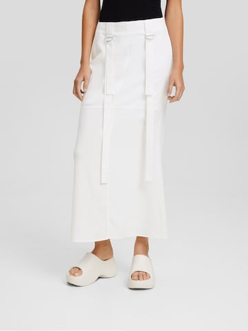 Bershka Skirt in White: front