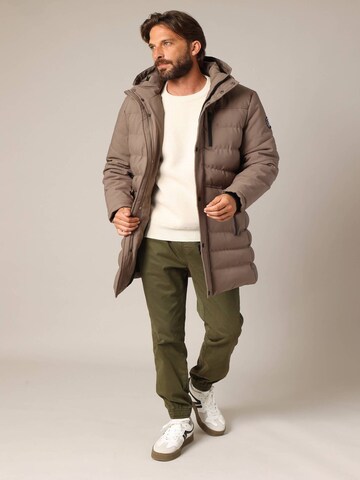 Veste d’hiver 'Chirolong' Deeluxe en marron