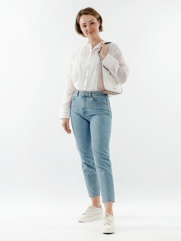 Emily & Noah Pouch 'Ella' in White