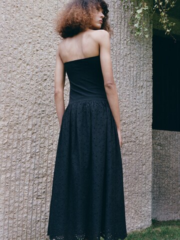 Rochie 'AMARA' de la MANGO pe negru