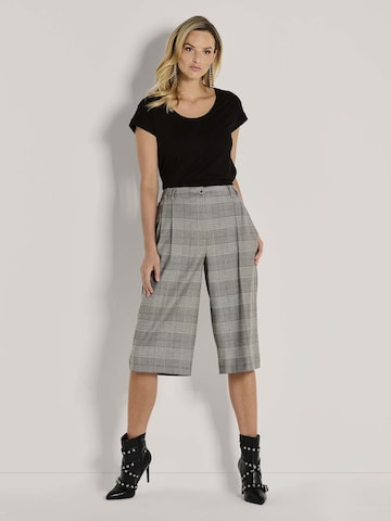 Regular Pantalon à pince 'Bermuda' MADELEINE en gris