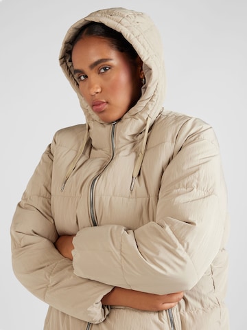 Cappotto invernale 'Dolly' di ONLY Carmakoma in beige