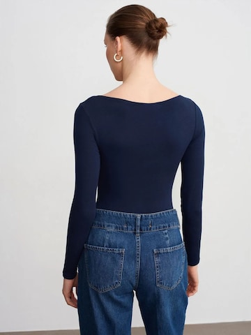Dilvin - Blusa body em azul