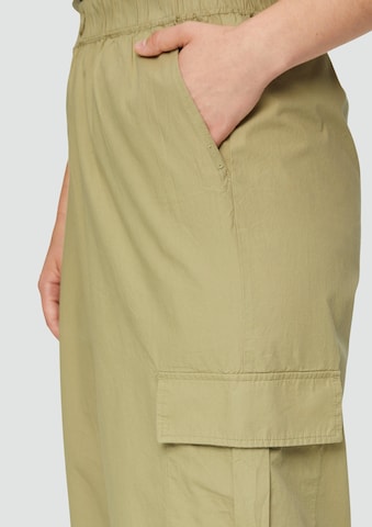 QS - Pierna ancha Pantalón cargo en verde
