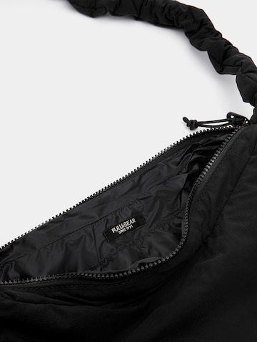 Pull&Bear Schultertasche in Schwarz