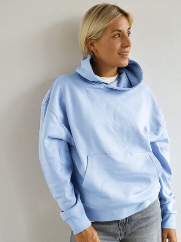 Kultgut Oversized Sweater in Blue: front