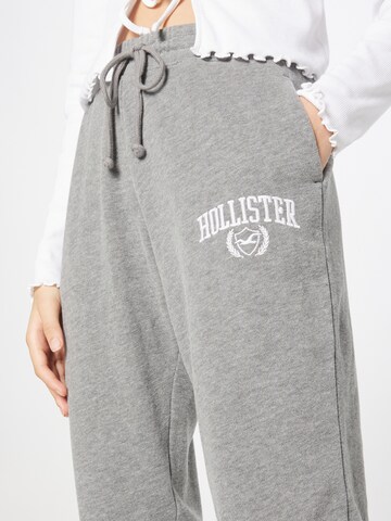 HOLLISTER Tapered Pants in Grey