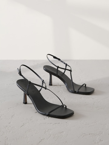 Next Sandalen met riem 'Signature Premium' in Zwart