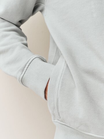 pilka Next Megztinis be užsegimo