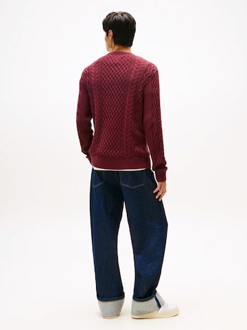 Pull-over Tommy Jeans en rouge