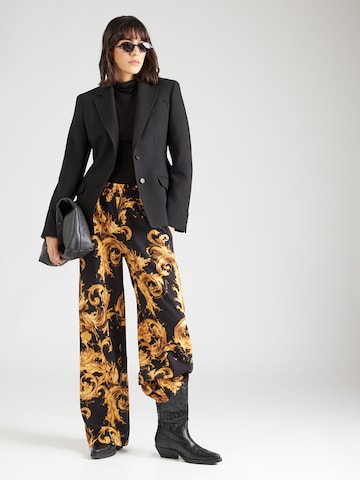 Versace Jeans Couture - Loosefit Pantalón '80HAA320' en negro