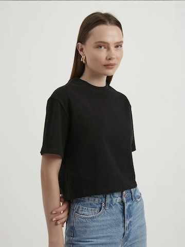 Hiccup Shirt in Black: front