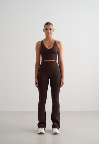 Flared Leggings di Aim'n in marrone