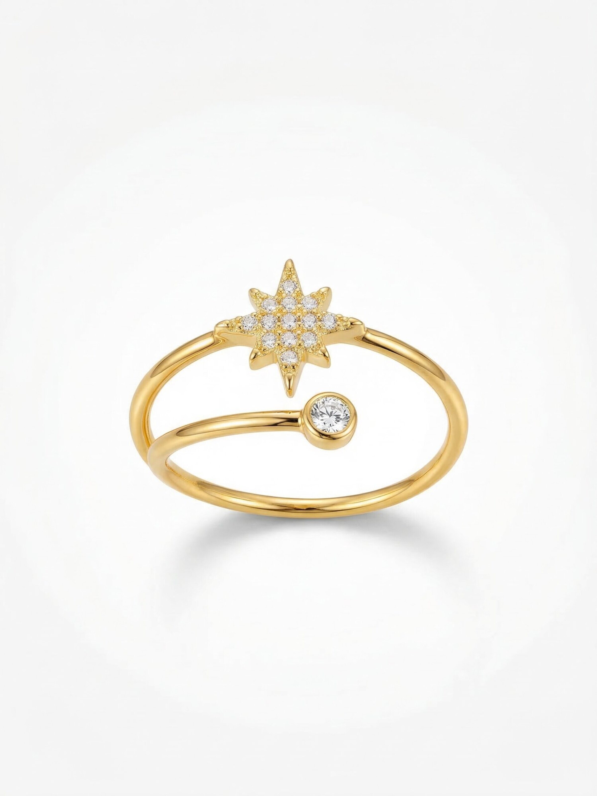 Nemomatheo Ring 'Stella Petite – Minimalistischer Stern-Ring'‌‌‌‌‌ in Gold: Vorderseite