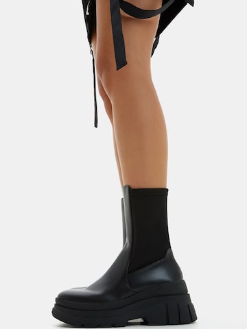 Chelsea Boots Bershka en noir : devant