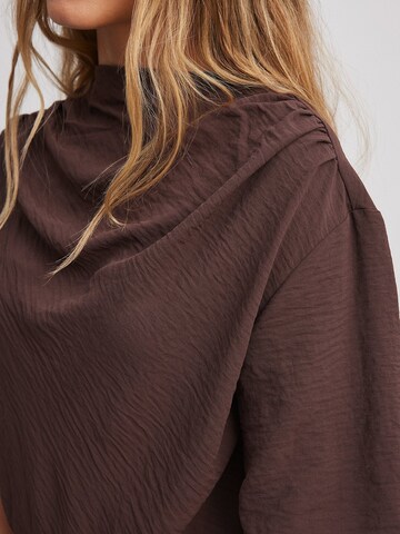 NA-KD Kleid in Braun