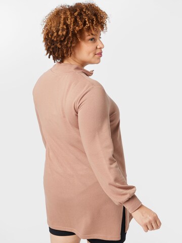 Robe ONLY Carmakoma en rose