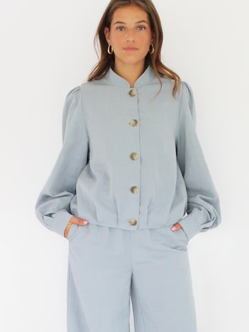 Honnête Atelier Tussenjas 'Doris' in Blauw: voorkant
